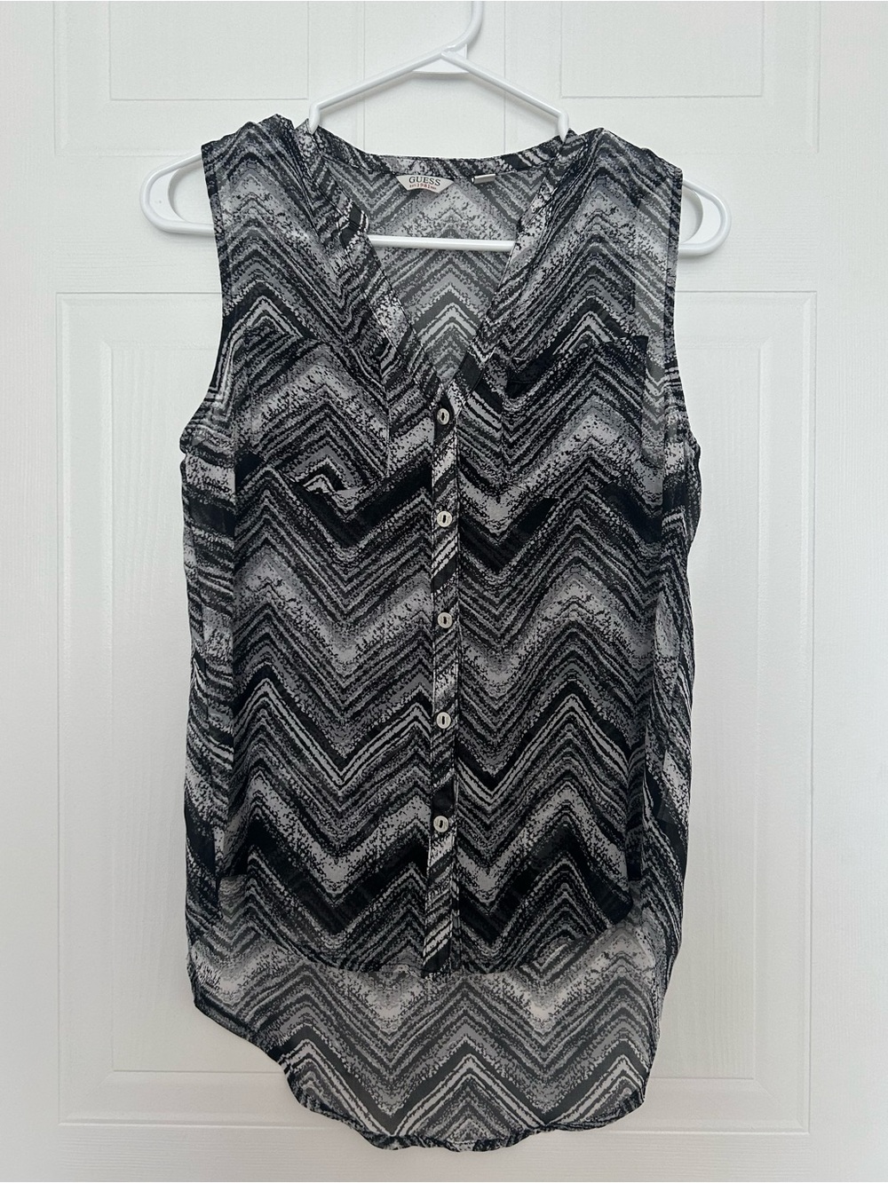 Guess Sleeveless Chevron Button-Front Blouse - Black & White